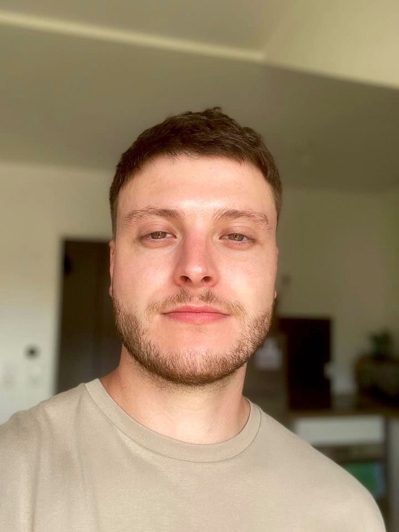 Profil de Théo, 27 ans, annonces sex à Confrançon