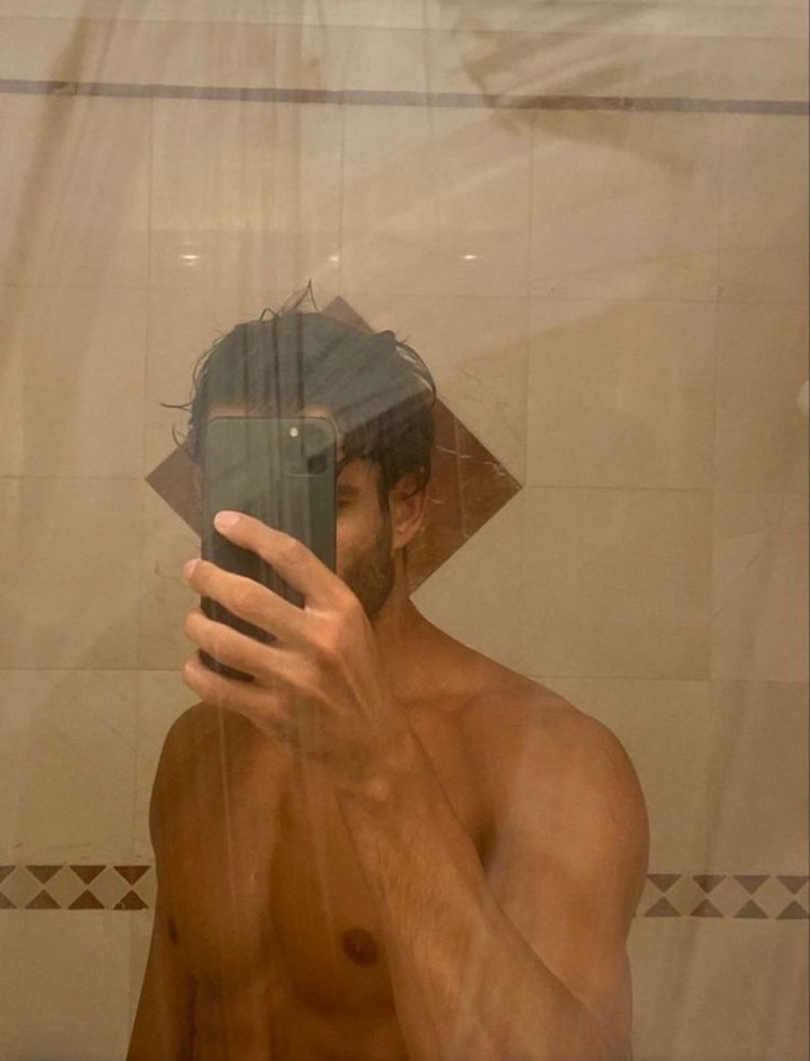 Profil de Menouar, 23 ans, annonces sex à Loueuse