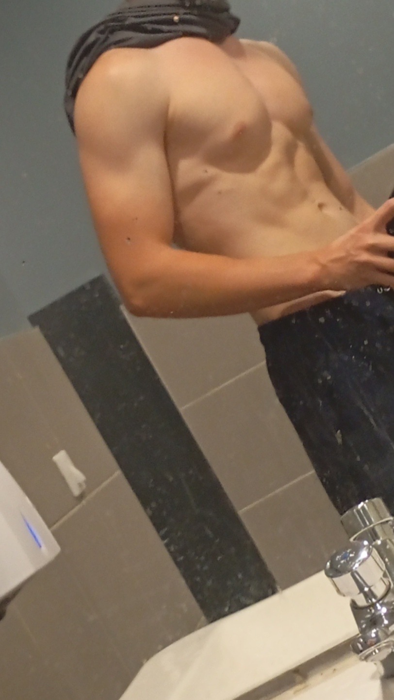 Profil de The, 19 ans, annonces sex à Savouges