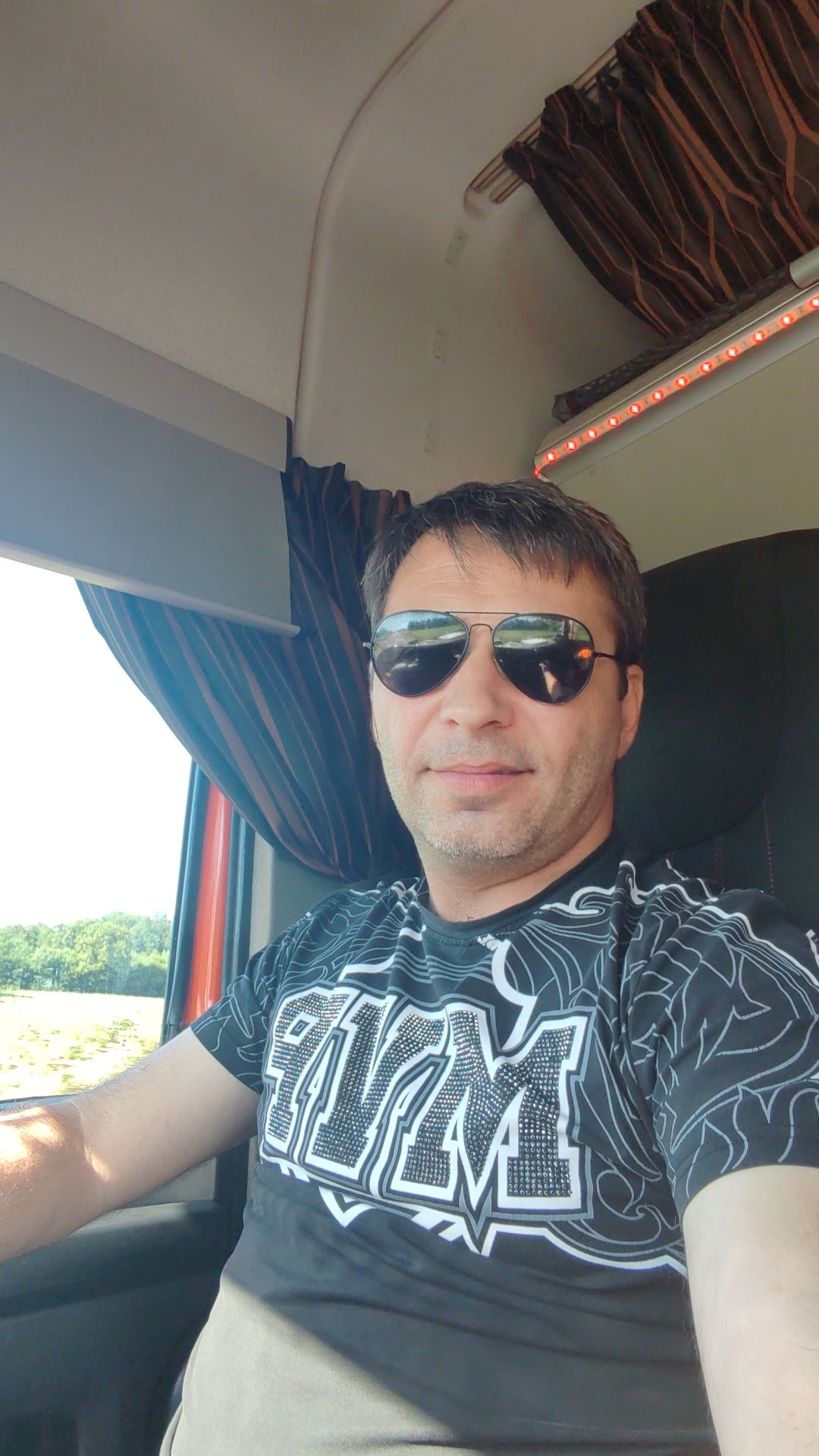 Profil de Shun, 48 ans, annonces sex à Grandrû