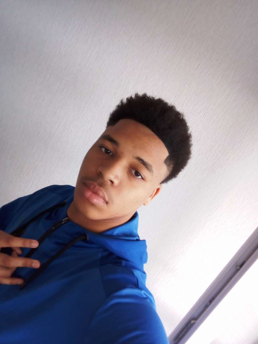 Profil de Isaya, 22 ans, annonces sex à Bief