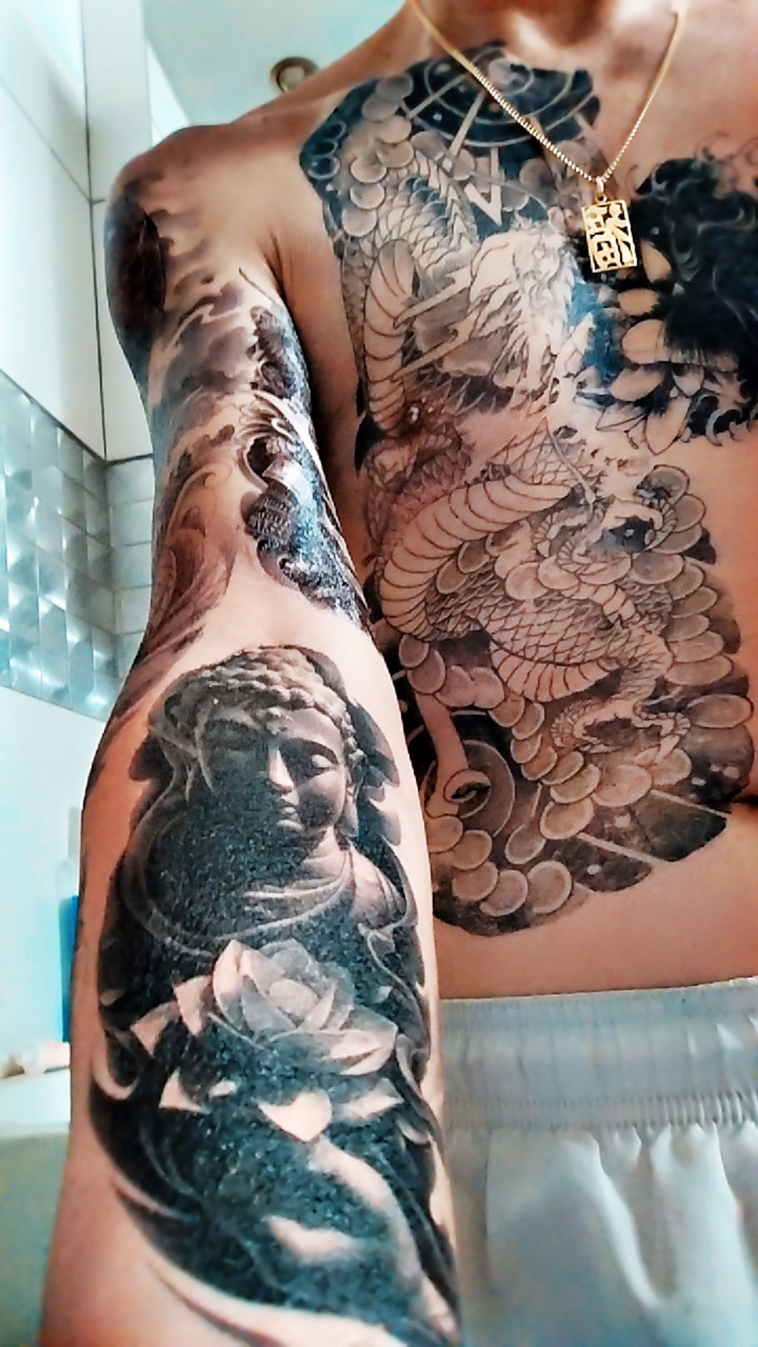 Profil de Ouari, 30 ans, annonces sex à Ouges