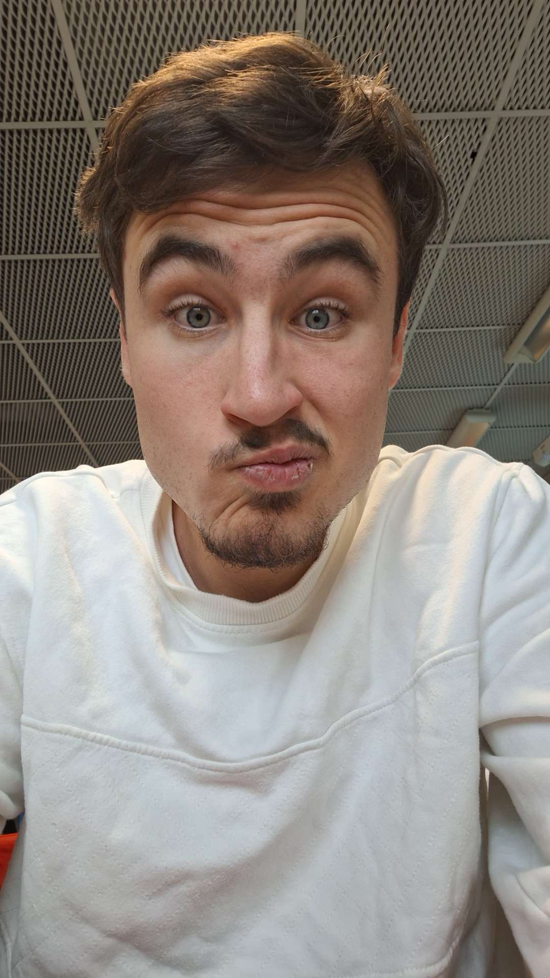 Profil de Ericson, 18 ans, annonces sex à Crespinet