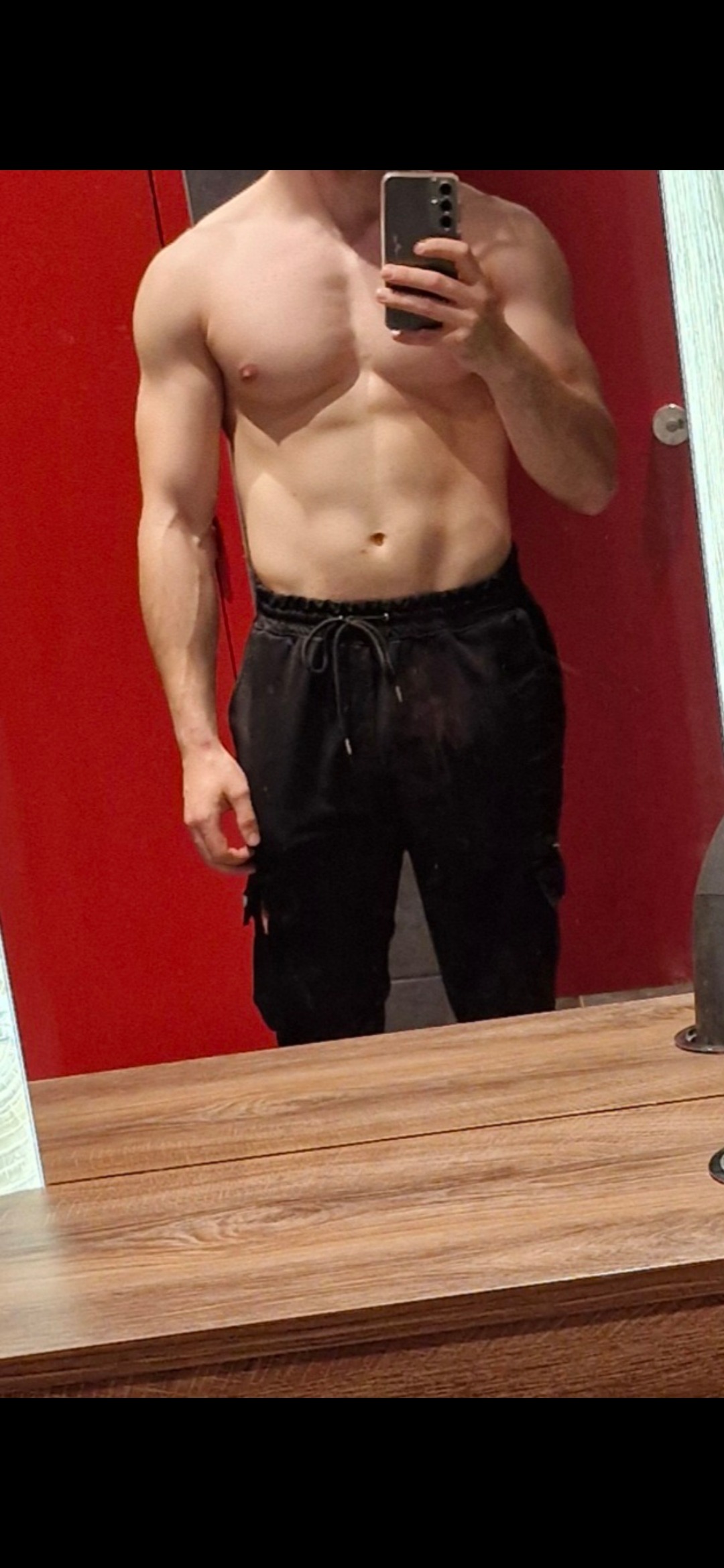 Profil de Younous, 24 ans, annonces sex à Arsy