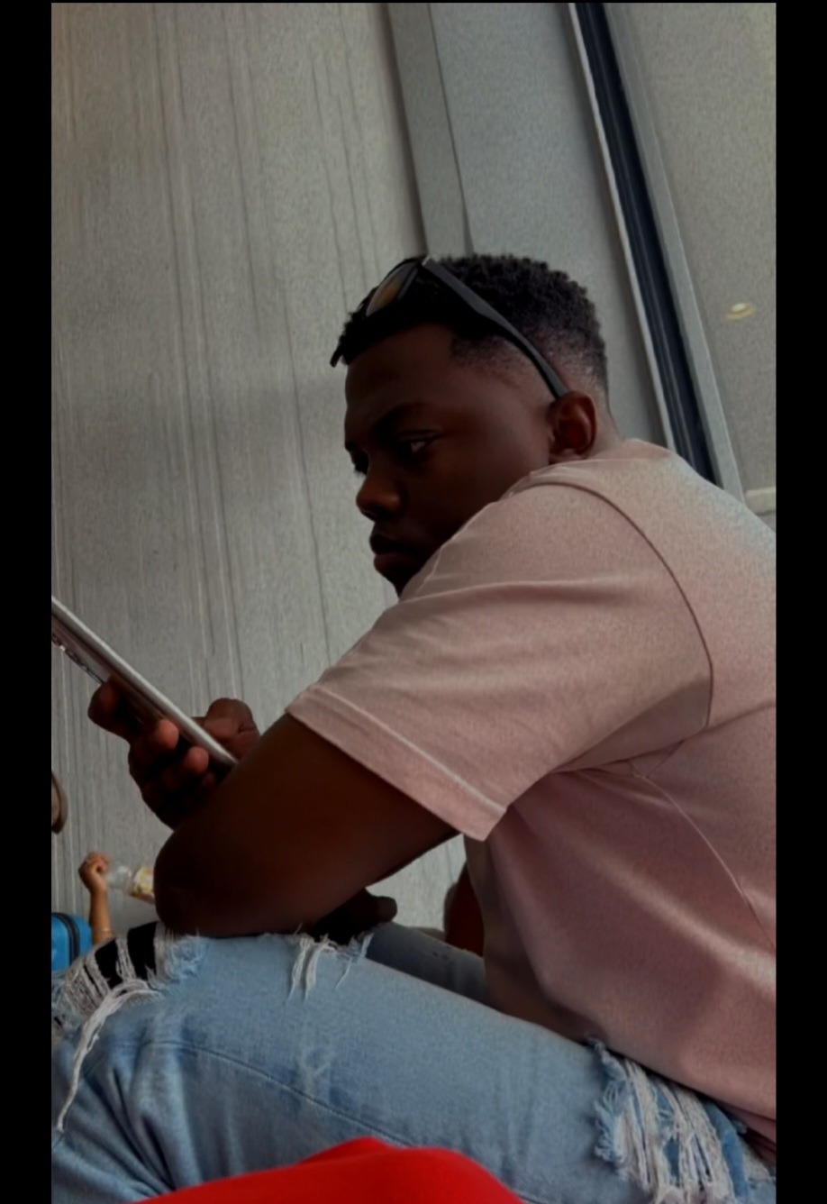 Profil de Foucault, 25 ans, annonces sex à Châtelblanc