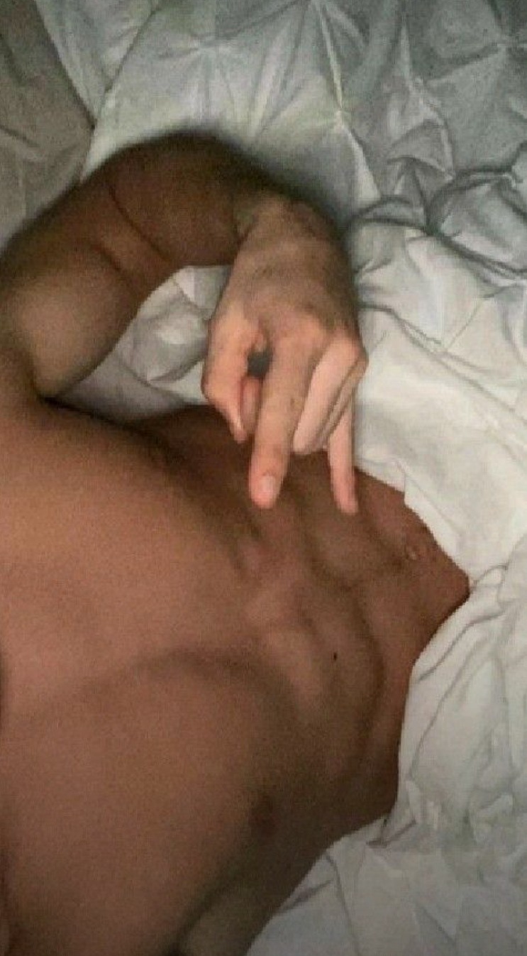 Profil de Souleyman, 23 ans, annonces sex à Rouzède