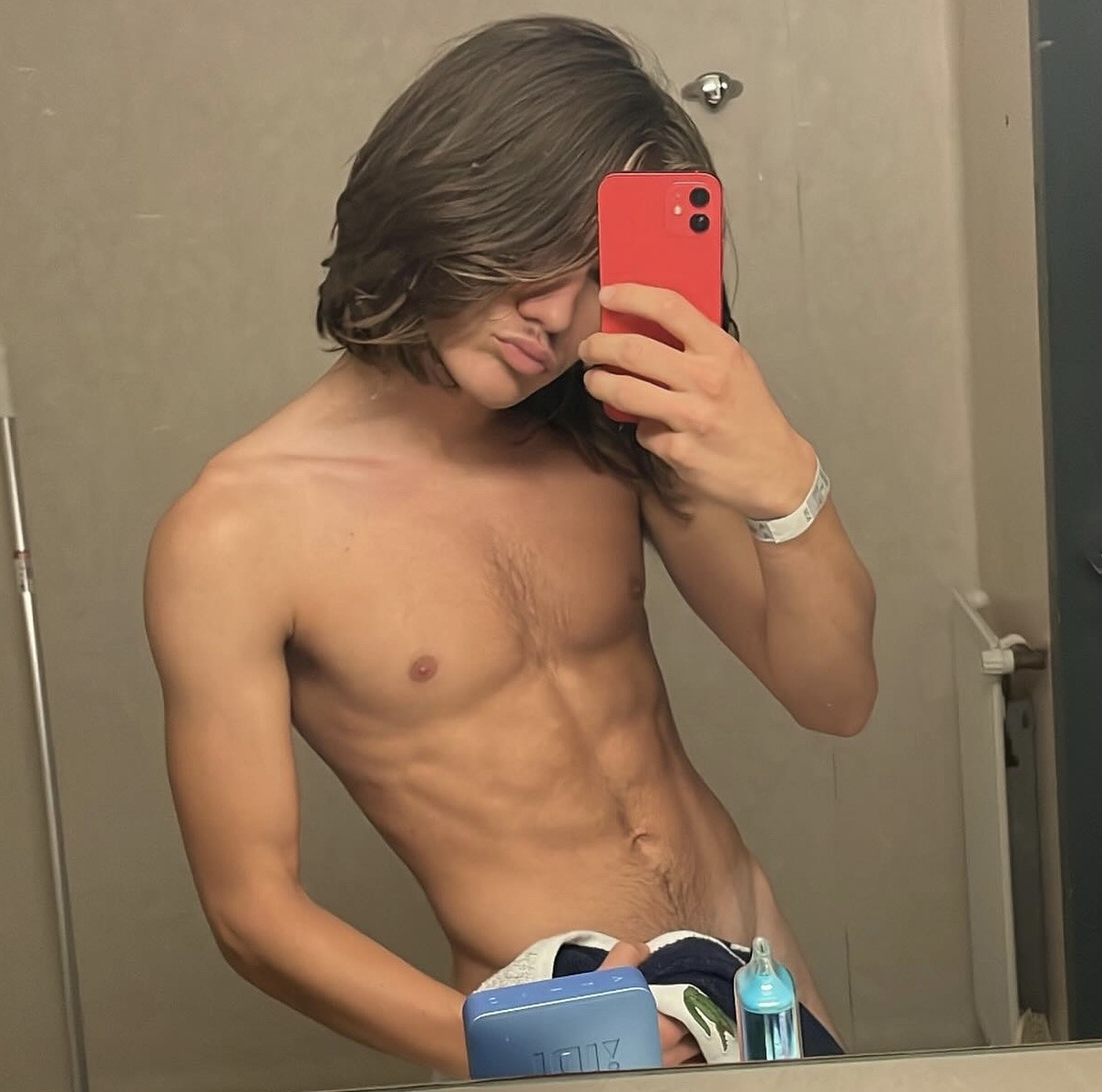Profil de Amédée, 23 ans, annonces sex à Bosrobert