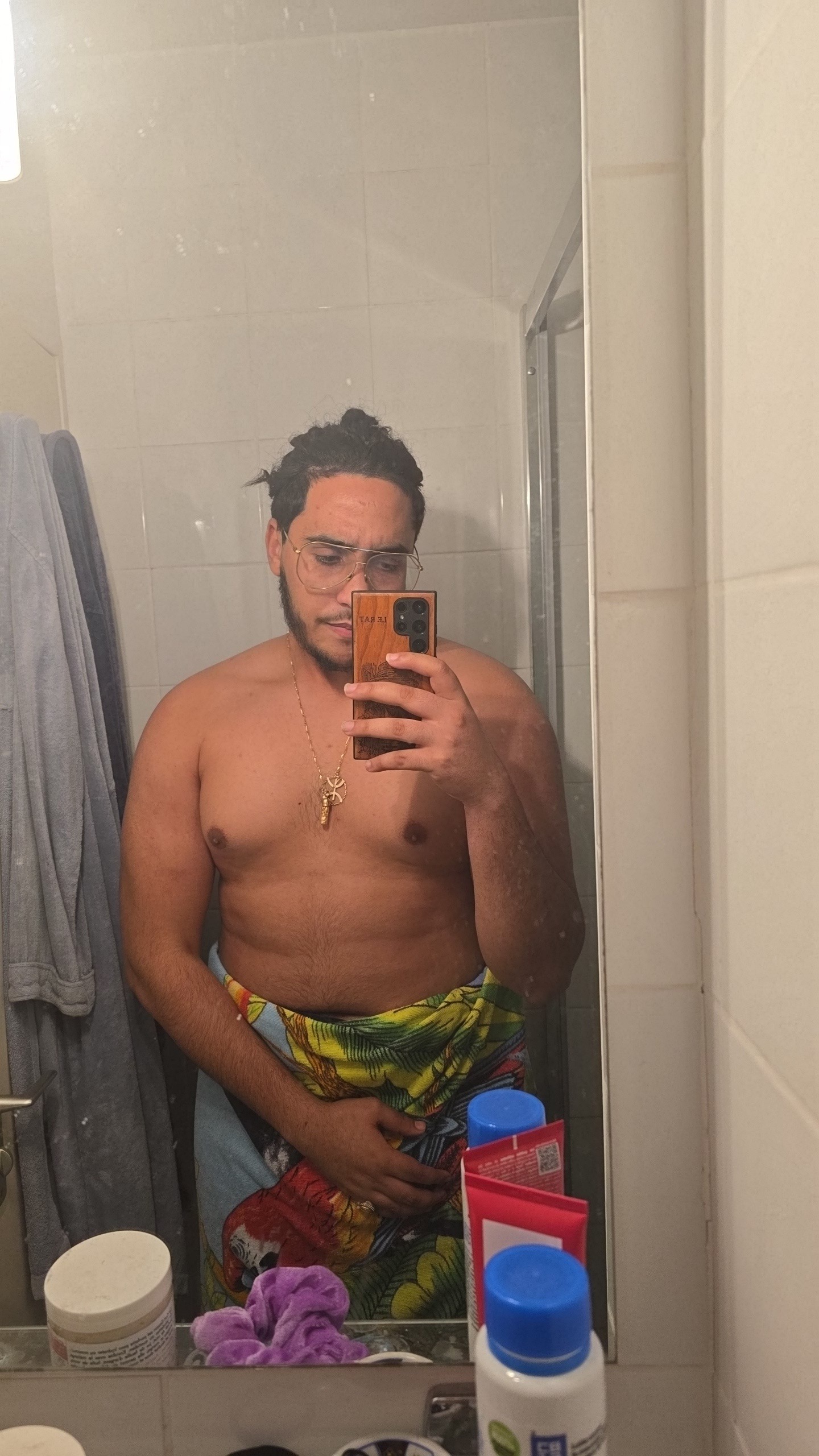 Profil de Loqman, 25 ans, annonces sex à Bure
