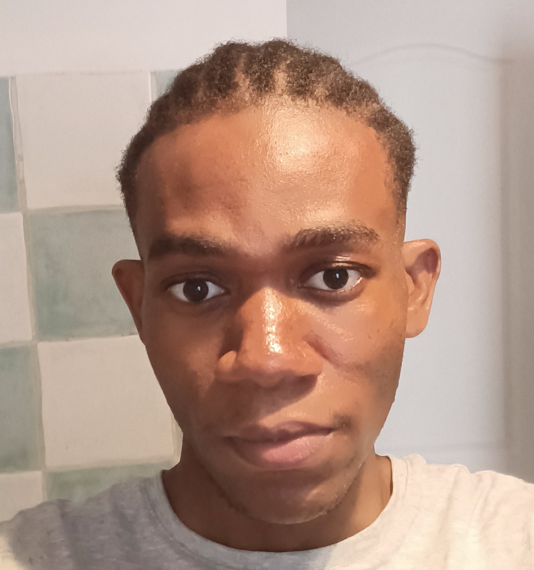 Profil de Ervin, 22 ans, annonces sex à Bézéril