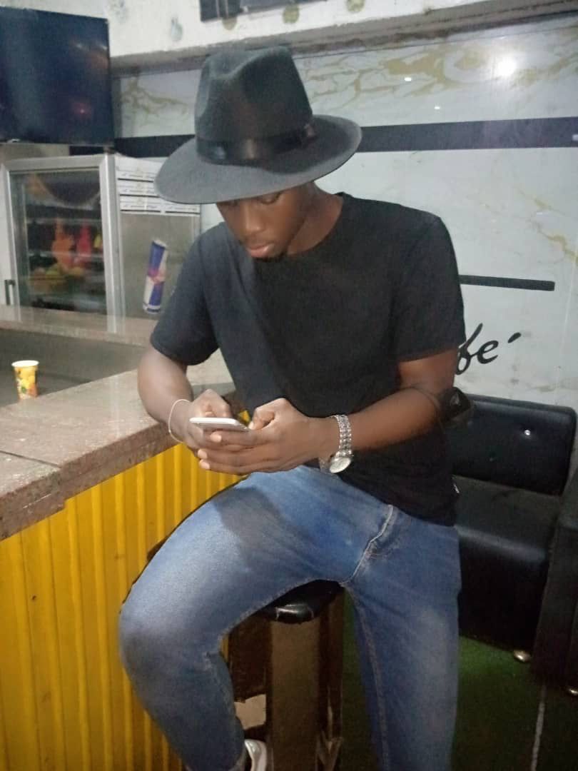 Profil de Justino, 25 ans, annonces sex à Ruffec