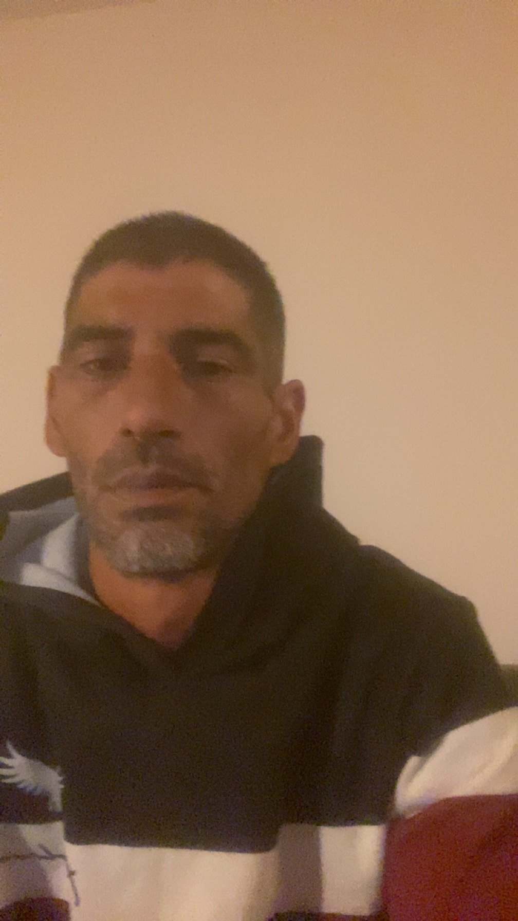 Profil de Vangelis, 40 ans, annonces sex à Brossac