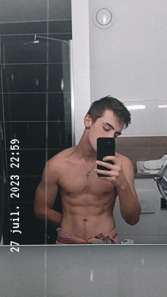 Profil de Abelard, 20 ans, annonces sex à Chevrières
