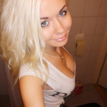 Profil de Mallia, 26 ans, annonces sex à Bure