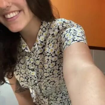 Profil de Hanine, 28 ans, annonces sex à Cleebourg
