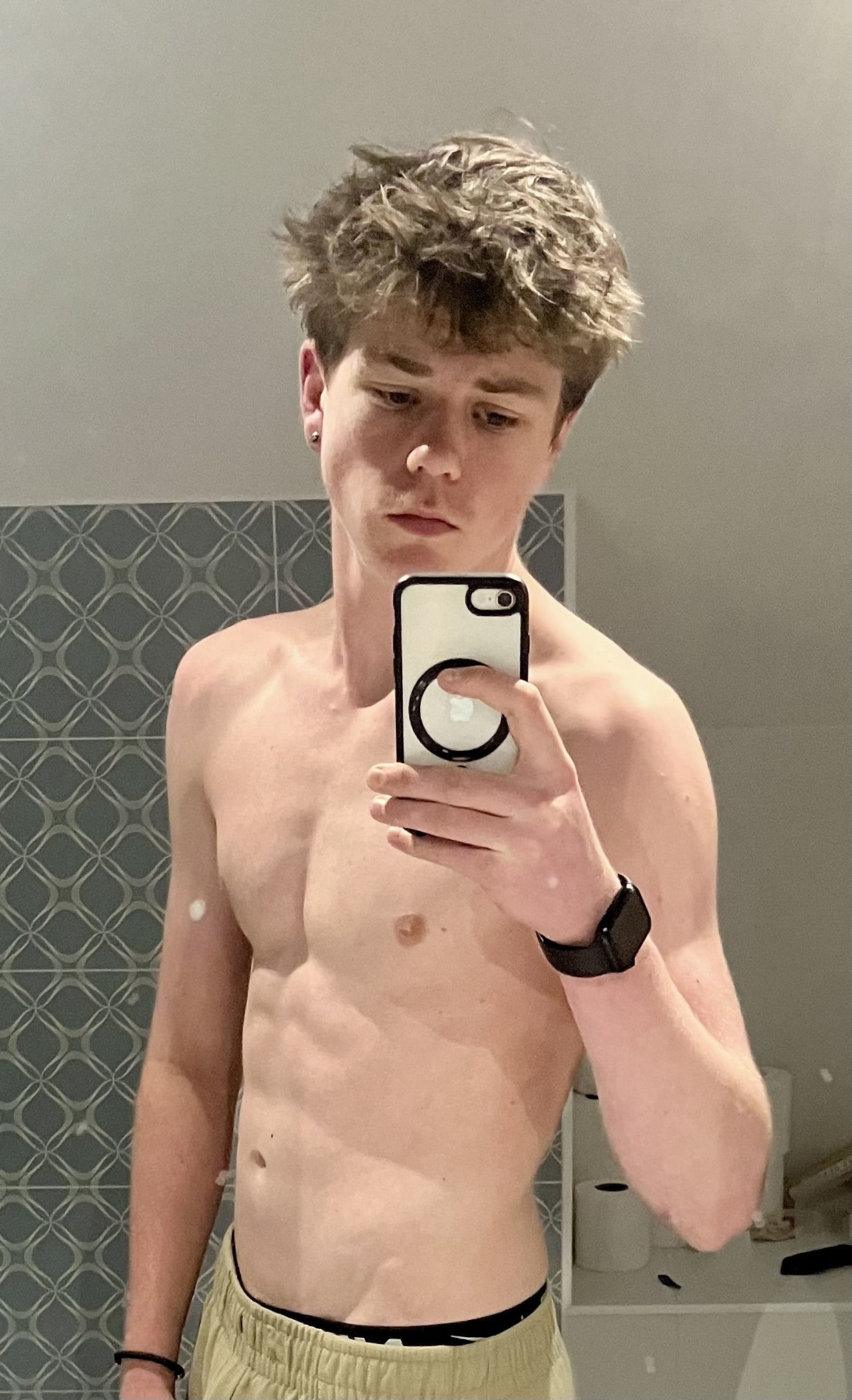Profil de Metehan, 18 ans, annonces sex à Évricourt