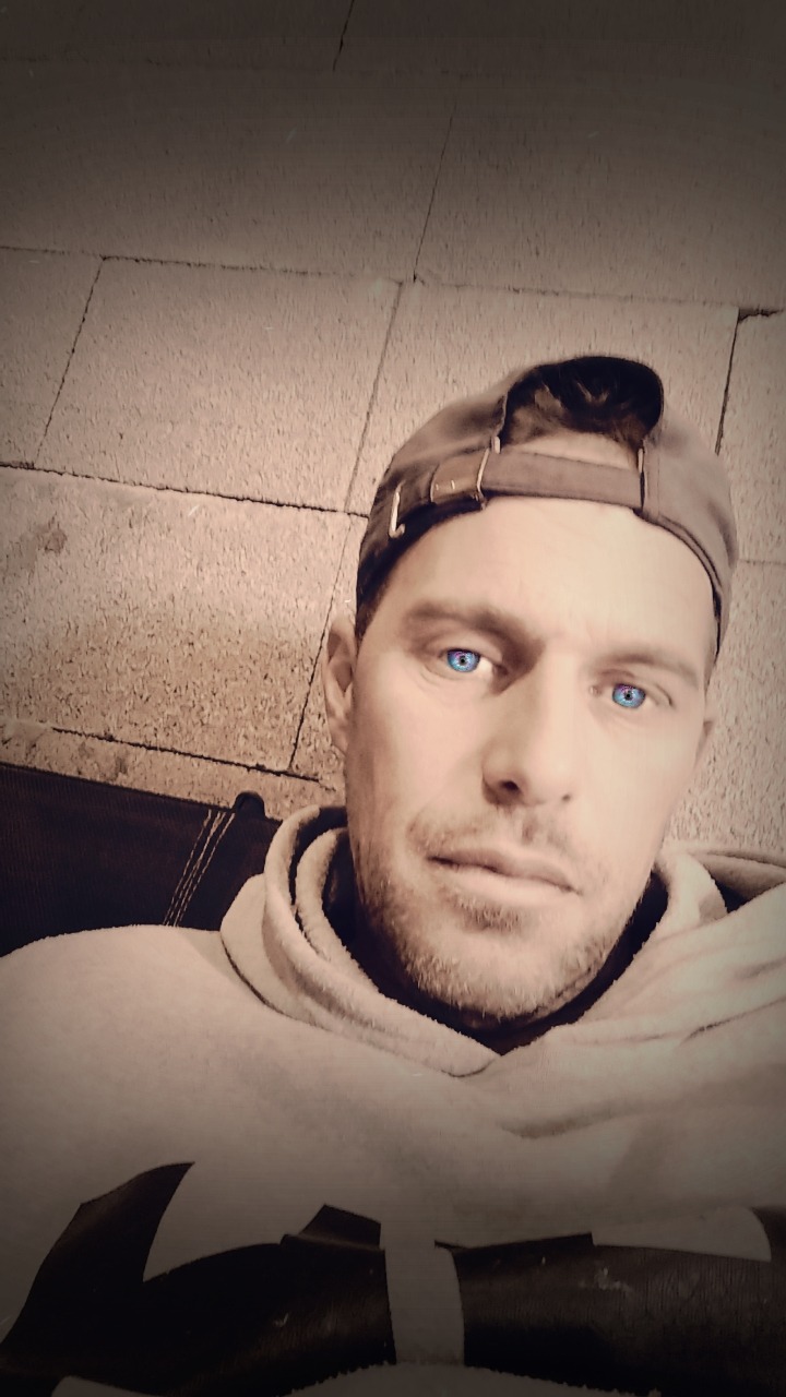 Profil de Lorenz, 45 ans, annonces sex à Cellefrouin