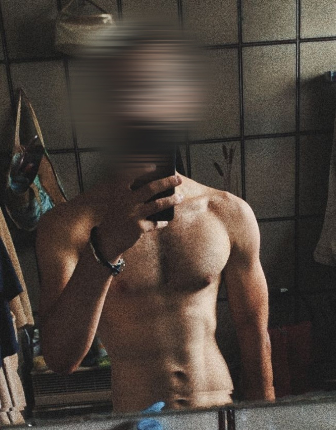 Profil de Abdelouahid, 23 ans, annonces sex à Confrançon