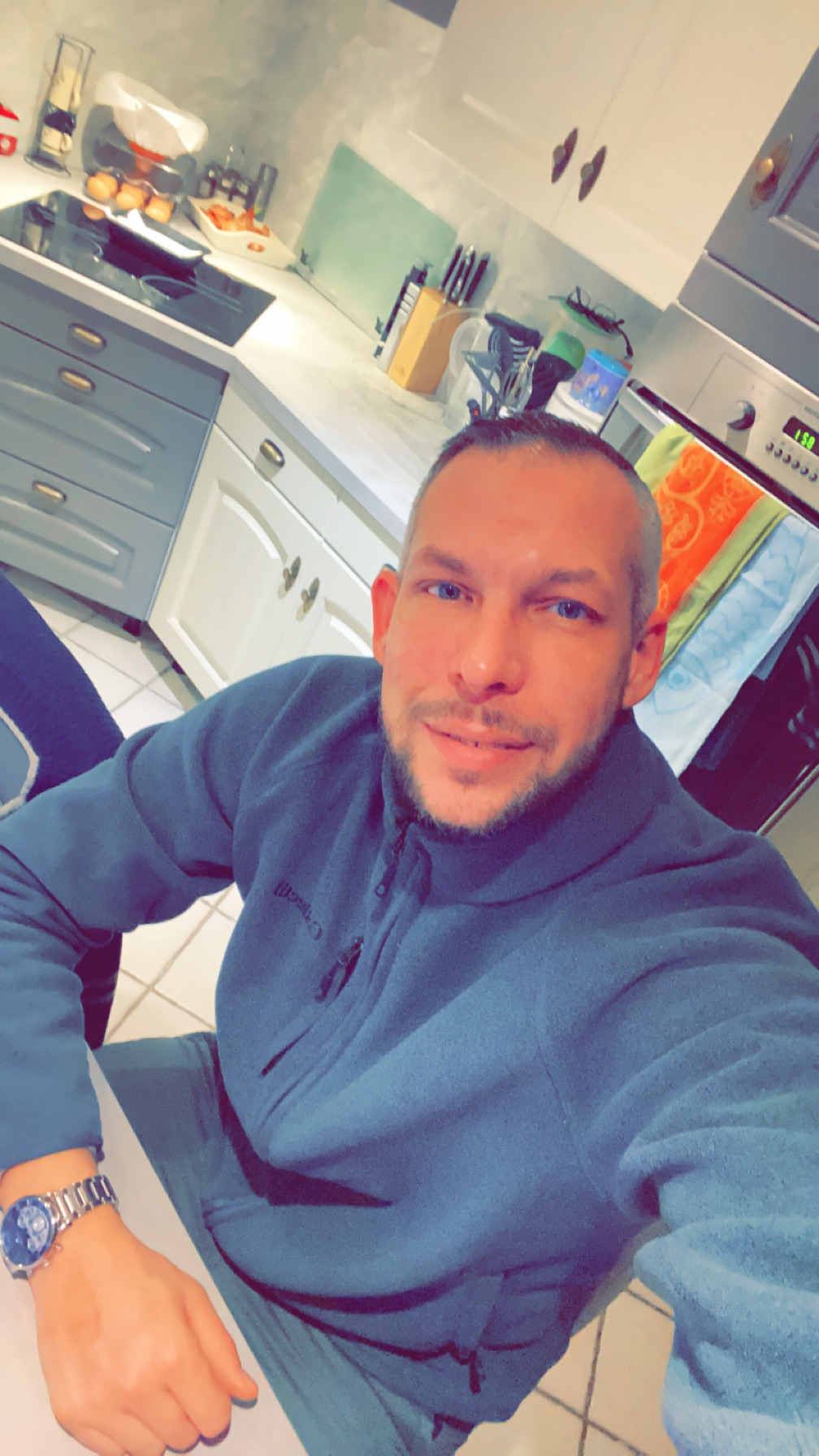 Profil de Abdelhafide, 20 ans, annonces sex à Roset-Fluans