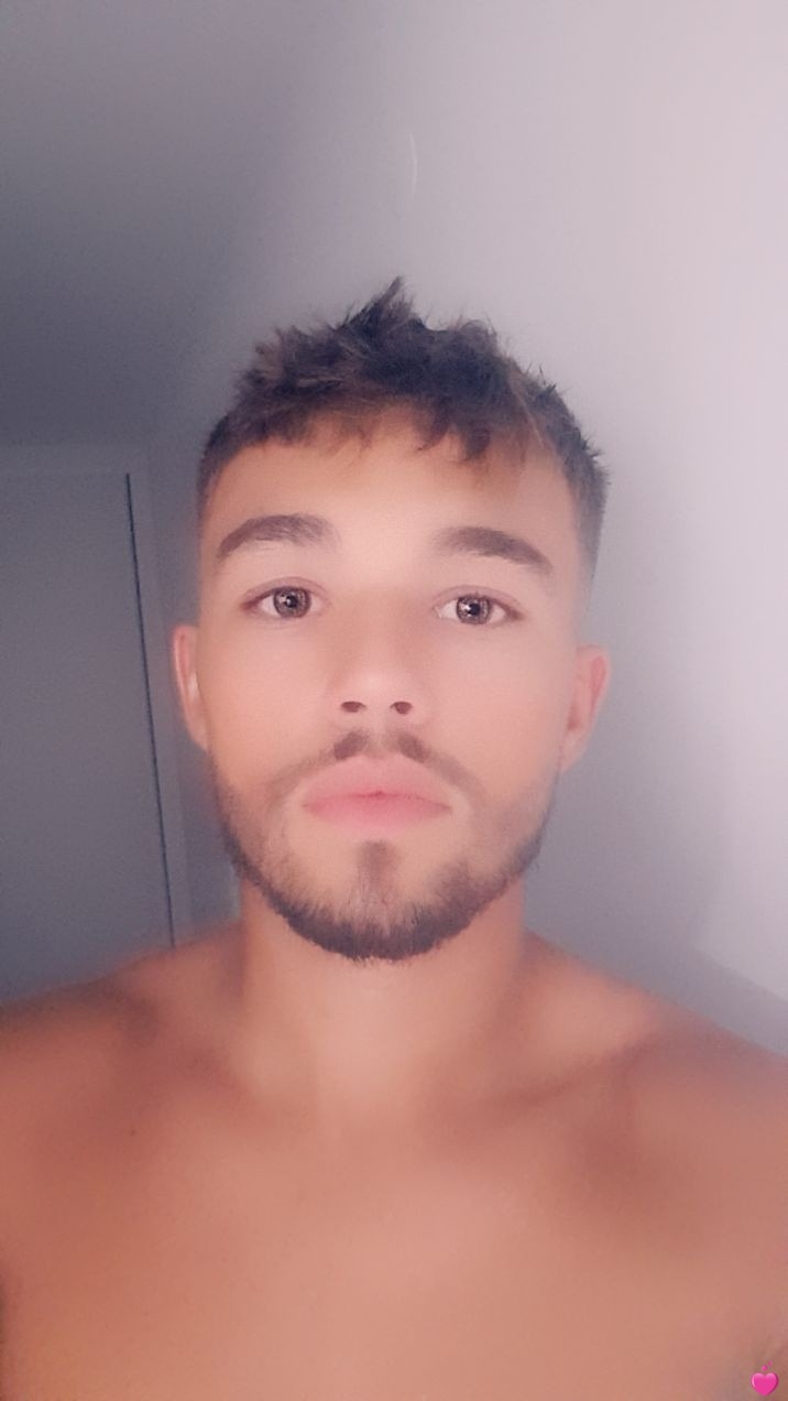 Profil de Camile, 21 ans, annonces sex à LeBouchage
